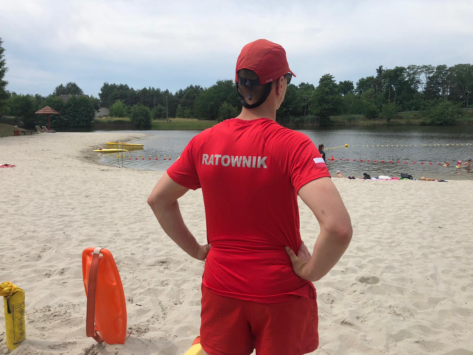 Katowice rozpoczęły rekrutację ratowników wodnych na sezon letni 2026. Miasto stawia na bezpieczeństwo na kąpieliskach i basenach.