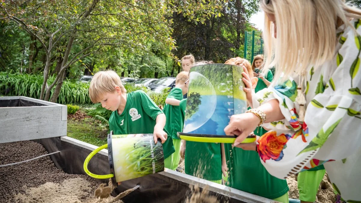 Ogrody deszczowe GZM 2026. 26 zielonych inwestycji przy szkołach