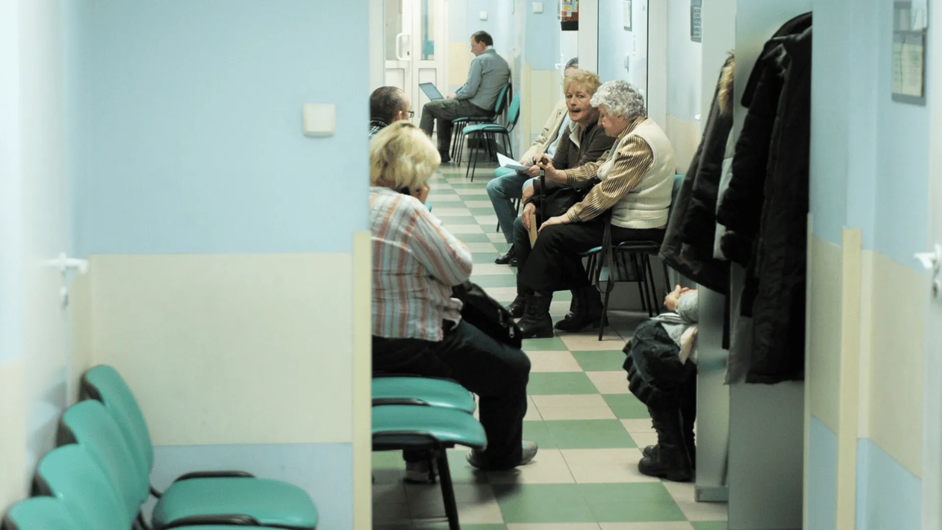 Grypa w Śląskiem zbiera żniwo: 22 ofiary, tysiące chorych, szczyt zachorowań przed nami. Sanepid zaleca szczepienia i zachowanie dystansu.