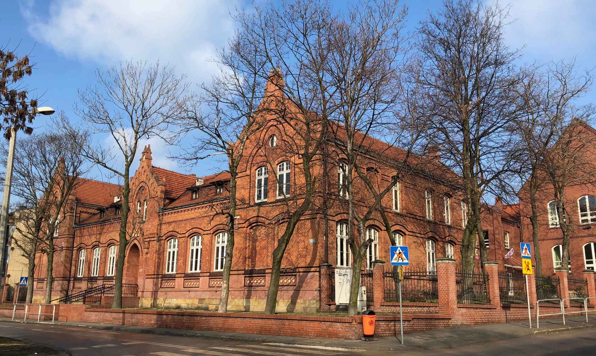 Badania na ołów w Szopienicach. Uczniowie SP 45 znów pod kontrolą